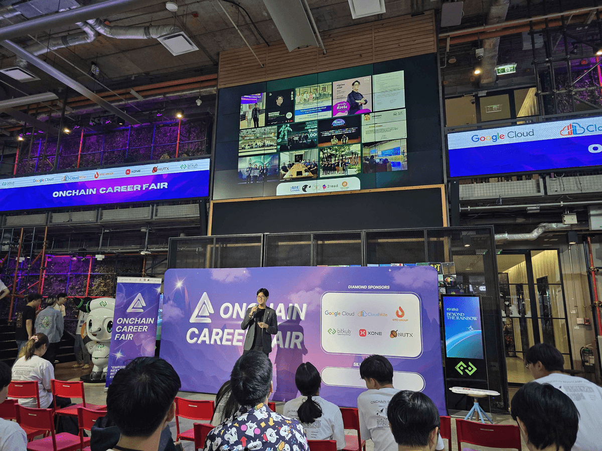 Natthawat, CTO of Bullmoon Jr, presenting to CU Blockchain Club about Bullmoon Jr with students from Thammasat University and Chulalongkorn University.